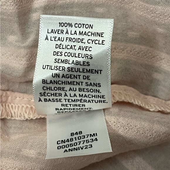 Caslon Quarter Button Pleated Textured Blouse in Light Pink. Size M - Picture 5 of 6